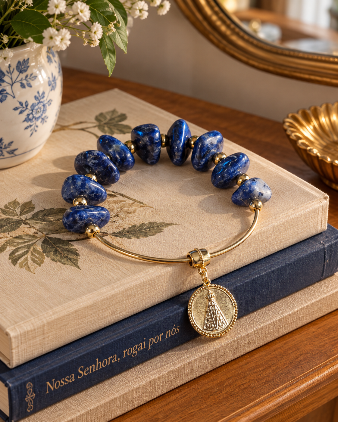 Terço Adorno Decorativo em Quartzo Azul com Medalha de Nossa Senhora Aparecida